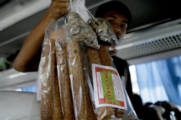 Rolled Tinagtag which comes in a plastic packaging are sold at restaurants and bus terminals in North Cotabato Province. Maguindanaons often send it to their relatives abroad. Mindanews Photo by Ruby Thursday More