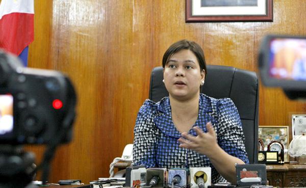 AFTERMATH. Davao City Mayor Sara Duterte-Carpio expresses her frustration during a press conference Tuesday, December 13, 2011, over the decision of the City Council to overturn her veto of a land reclassification ordinance. The decision of the City Council opens the way for the construction of a coal-fired power plant in Toril, Davao City. MindaNews photo by Ruby Thursday More