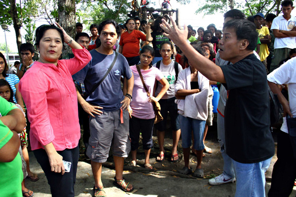 Agusan del Norte provincial administrator Percenita Racho (left) and Bayan-Caraga spokesperson Avelino Javier (right) argue on the presence of Mamanua evacuees at the capitol grounds in Butuan City on March 22, 2012. The evacuees were demanding a stop to the military operations in Kitcharao town and Cabadbaran City. MindaNews photo by Erwin Mascarinas