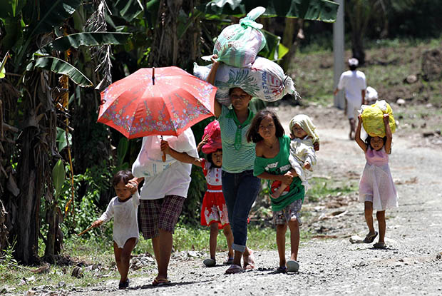 FLEEING THEIR HOMES.Residents flee their homes in Sitio Kabayana, Barangay Poblacion in Carmen town, Agusan del Norte on March 16, 2013, following a clash between government troops and NPA rebels. MindaNews photo by Erwin Mascarinas