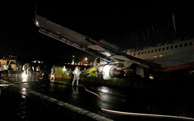 Rescuers come to the aid of the Cebu Pacific plane that skidded off the runway of the Davao International Airport Sunday evening (3 June 2013). Reports say none of the 165 passengers were hurt. Photo taken by a passenger shortly after the incident. MindaNews photo