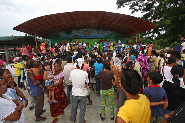 Evacuees from different barangays in Midsayap, North Cotabato wait for relief packs at the Salunayan Elementary School on Tuesday, September 24. Evacuees sought refuge here as skirmishes between government troops and the Bangsamoro Islamic Freedom Fighters that erupted Monday continue. MindaNews Photo by Ruby Thursday More