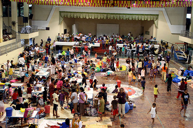 AMPACKED AUDITORIUM. Residents in Surigao CityÕs high risk areas flock to the city auditorium on Thursday, 7 Nov 2013, a day before super typhoon Yolanda is expected to hit landfall in the Visayas area. MindaNews photo by Roel N. Catoto