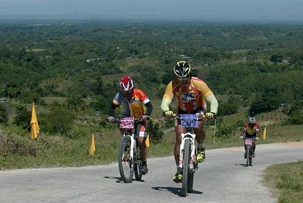 Bikers pedal their way up to the UK Peak in Aleosan, North Cotabato during the mountain bike challenge on April 4.The race is among the highlights of Aleosan's Kasadyahan Festival which kicked off on April 3 and ends on the town's 32nd Foundation Anniversary on April 6. MindaNews photo by Keith Bacongco