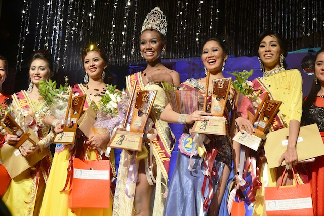 Flanked by her court, Ms. Marah Luz Smith of Malaybalay City was crowned Laga ta Bukidnon Centennial 2014 on August 17, 2014 at the Folk Arts Theater in Malaybalay City.  Her crown was recently taken from her for allegedly being an American citizen. Ms Smith has lived in  Bukidnon since she was three years old. MIndaNews photo by Walter I. Balane 
