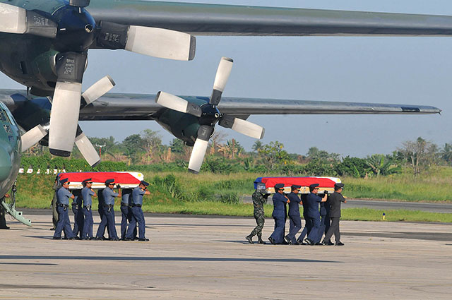 Fellow police officers carry the caskets of slain policemen involved in the Mamasapano clash for boarding aboard Philippine Air Force C-130 planes that will take the remains to Manila. MindaNews photo by Froilan Gallardo 