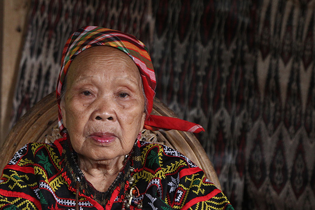 Be’ Lang Dulay was conferred with the National Living Treasure (Manlilikha ng Bayan) award by the National Commission for Culture and the Arts for her efforts in promoting the T’boli culture and for her fine craftsmanship as a T’nalak “dreamweaver.” Photo taken on October 16, 2014. Mindanews File Photo by Keith Bacongco