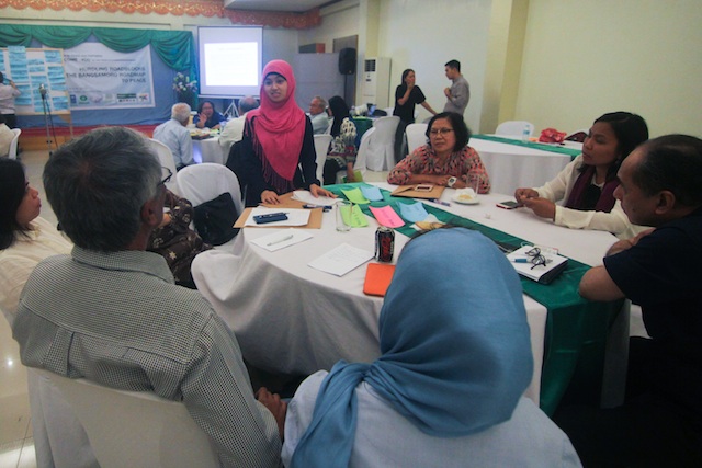 Conversations among participantes in the People's Conversations on Hurdling the Roadblocks to the Bangsamoro Roadmap to Peace. MindaNews photo by TOTO LOZANO