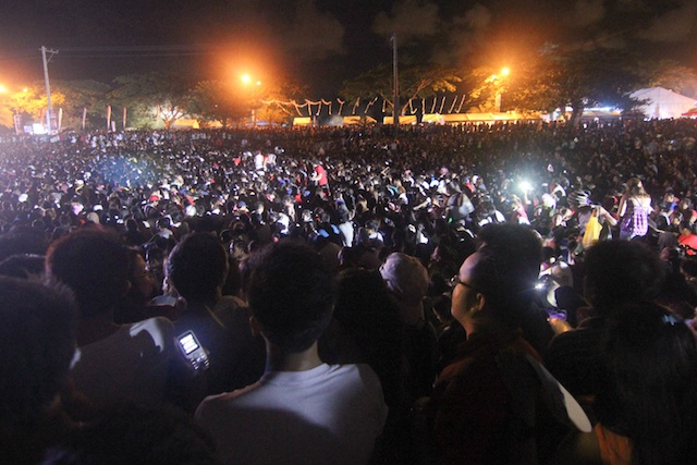 DAY AND NIGHT. As day turned to night, thousands remained at the open field of the Crocodile Park to celebrate “One Love. One Nation” thanksgiving party on June 4, 2016 for President-elect Rodrigo Duterte, the first Mindanawon to become President. Duterte arrived at 8:30 p.m. and delivered a speech that was cut short due to the rains. MindaNews photo by TOTO LOZANO