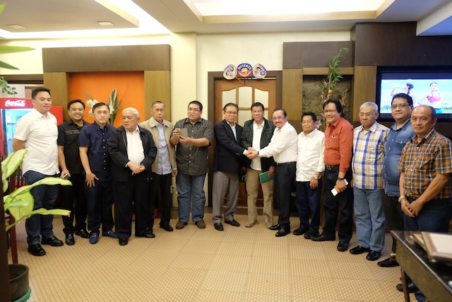 BROTHER TO BROTHER. President-elect Rodrigo Duterte poses for a souvenir photo with Moro Islamic Liberation Front (MILF) chair Al Haj Murad Ebrahim (to his right) and Datu Abul Khayr Alonto (to his left), chair of a faction of the Moro National Liberation Front (MNLF) after a “private meeting” late Friday night at Jacky’s Restocafe in Hotel Elena, Lanang, Davao City. Photo by KIWI BULACLAC / Davao City Mayor’s Office 