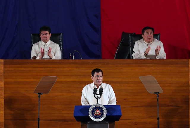 Speaker Pantaleon Alvarez, Jr., (right), Senate President Aquilino Pimentel III, applaud as President Rodrigo Duterte delivers his first State of the Nationl Address (SONA) on July 25 during a joint session of Congress at the House of Representatives Alvarez oN Thursday announced before the Management Association of the Philipines (MAP) that these three Mindanawon leaders and Budget Secretary Benjamin Diokno agreed on Wednesday night that the the mode of revising the 1987 Constitution to allow for a shift to federalism, will no longer be via a Constitutional Convention but Congress convening itself into a Constituent Assemply, claming it will be cheaper and faster. . Photo by ACE MORANDANTE / PPD 