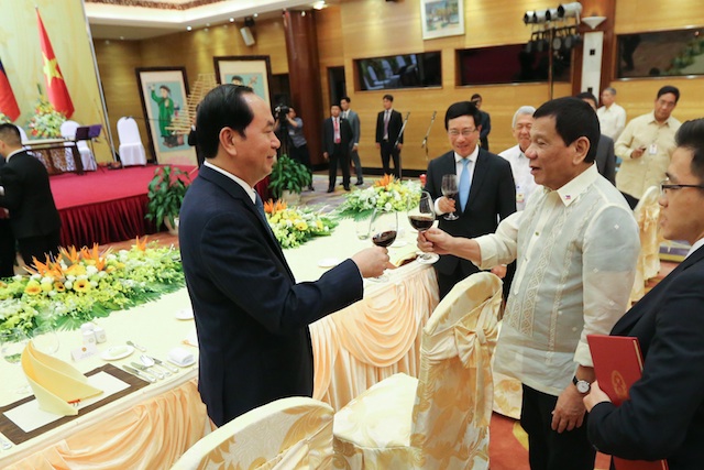 President Rodrigo Duterte and Vietnamese President Tran Dai Quang raise their wine glasses for a toast during a state banquet at the International Centre in Vietnam on September 29. ROBINSON NIÑAL/ Presidential Photo