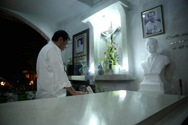 PRRD Visits his parents' graves a day after Nanay Soling's birthday