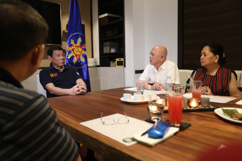 President Rodrigo Roa Duterte meets with National Democratic Front (NDF) peace panel chair Fidel Agcaoili and wife Chit, the Tiamzon couple Benito and Wilma for dinner at Bondi and Bourke Restaurant at Legaspi Suites, Davao City on December 2,2016. TOTO LOZANO/Presidential Photo